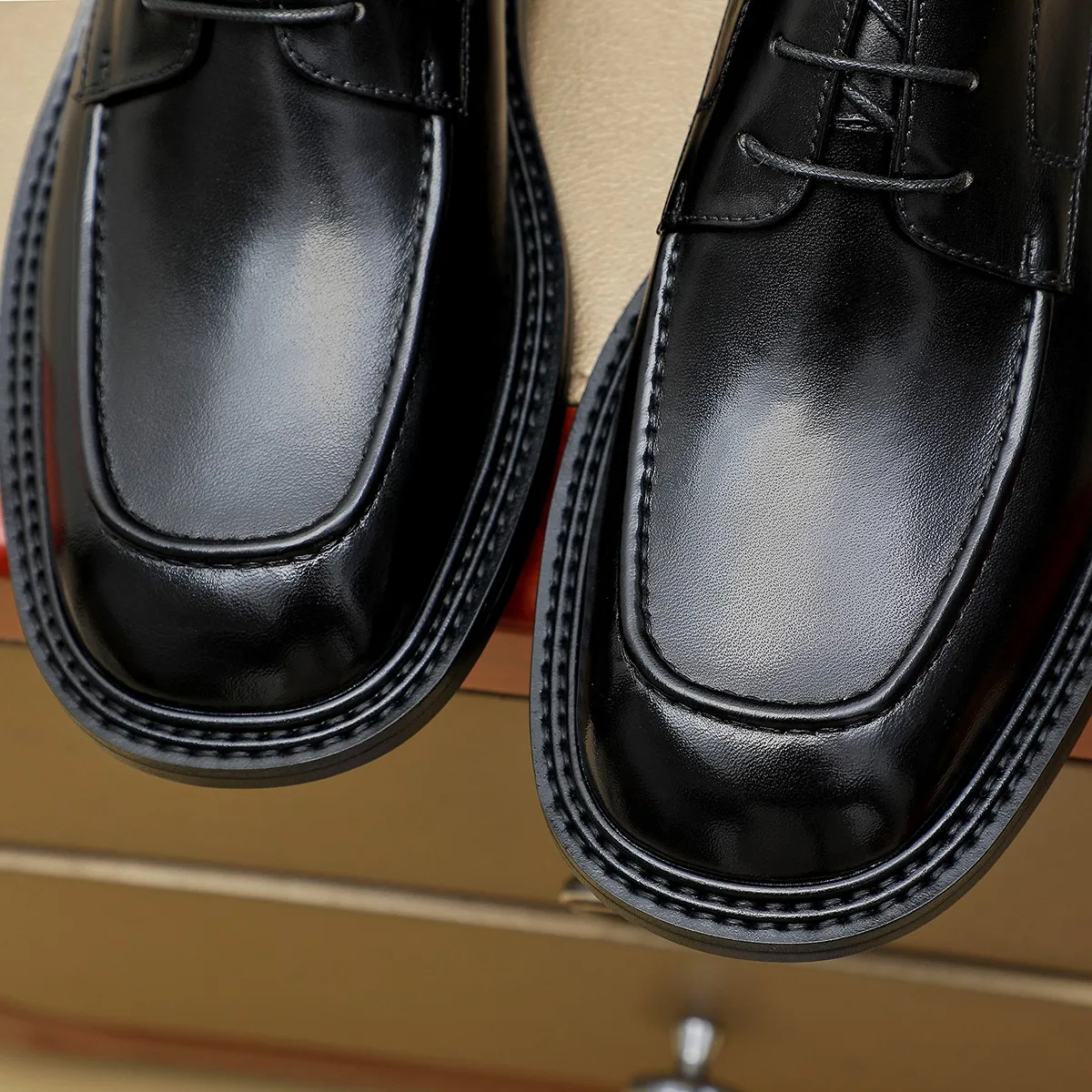 Men's shoes 💰640 💰 Louis Vuitton LV ® Autumn and Winter 🆕 models 🔛Full shoe counter First layer cowhide, 🐂Leather lined casual shoes for men, super soft outsole, essential for driving. Counter synchronization Original first layer cowhide Completely 1:1 mold customization 🌹Top version, color optional! Number: 38-45 (37.46. Customized)